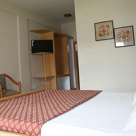 Pine Top Hotels Наран Екстериор снимка