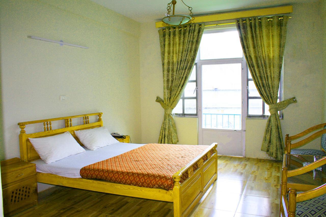 Pine Top Hotels Наран Екстериор снимка