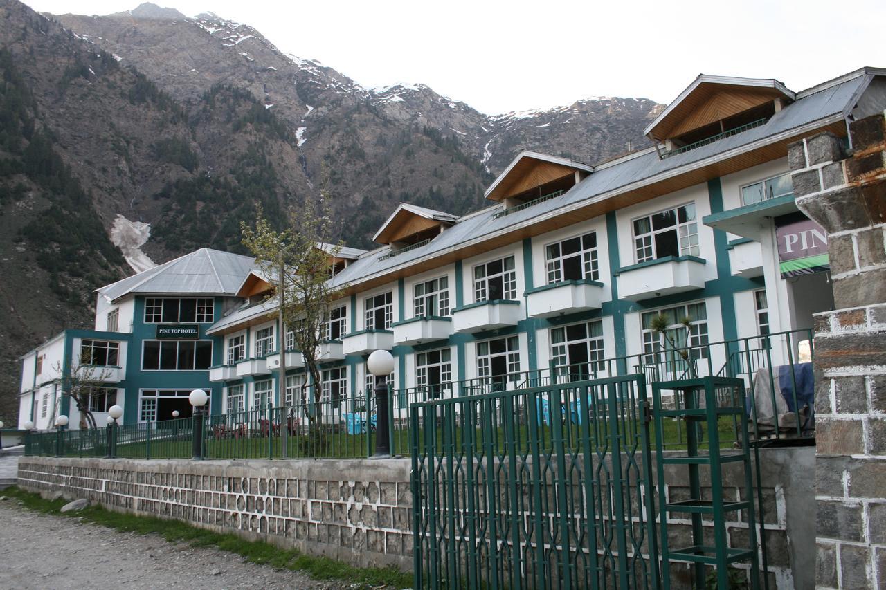 Pine Top Hotels Наран Екстериор снимка