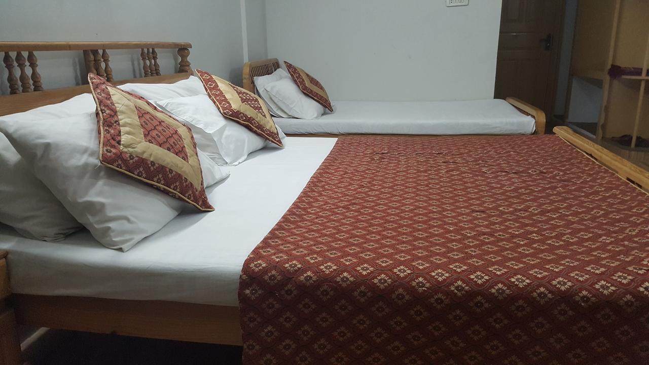 Pine Top Hotels Наран Екстериор снимка