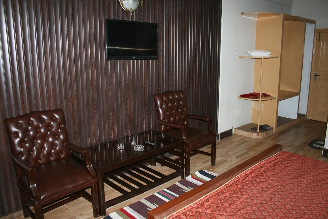 Pine Top Hotels Наран Екстериор снимка