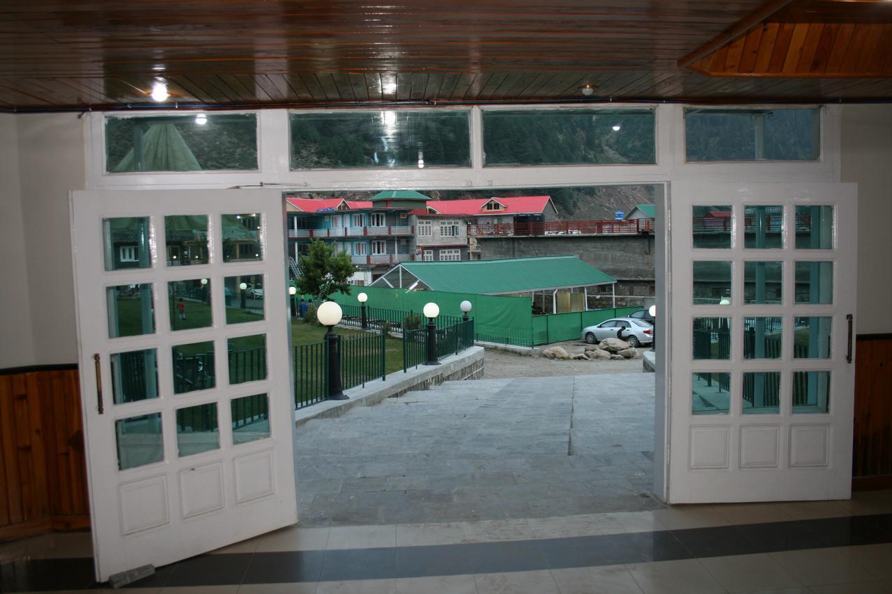 Pine Top Hotels Наран Екстериор снимка