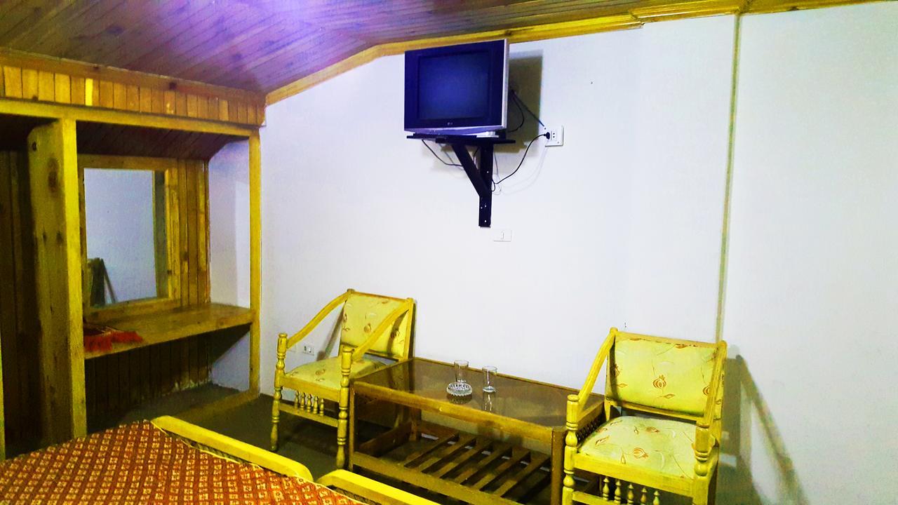 Pine Top Hotels Наран Екстериор снимка