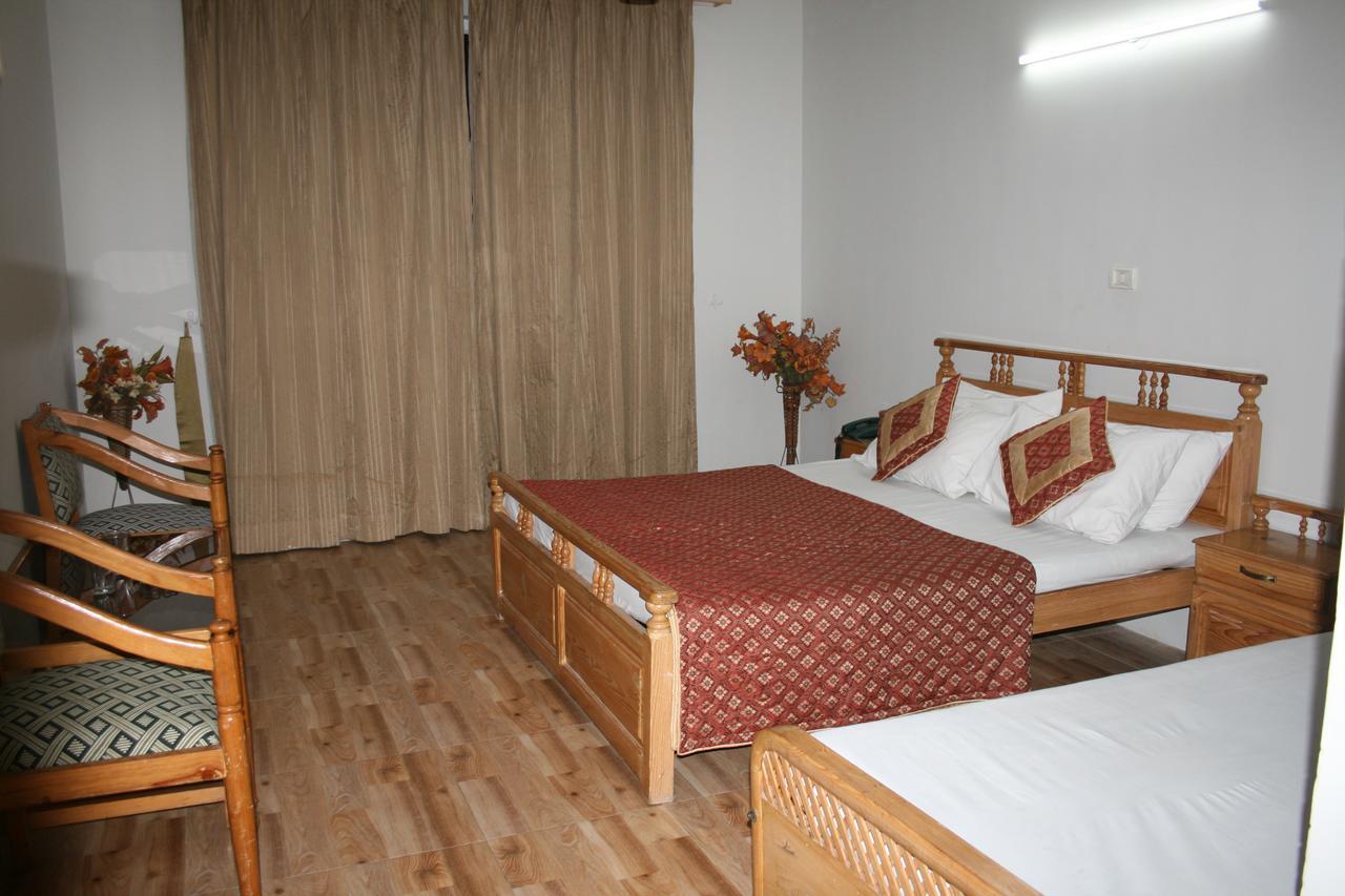 Pine Top Hotels Наран Екстериор снимка