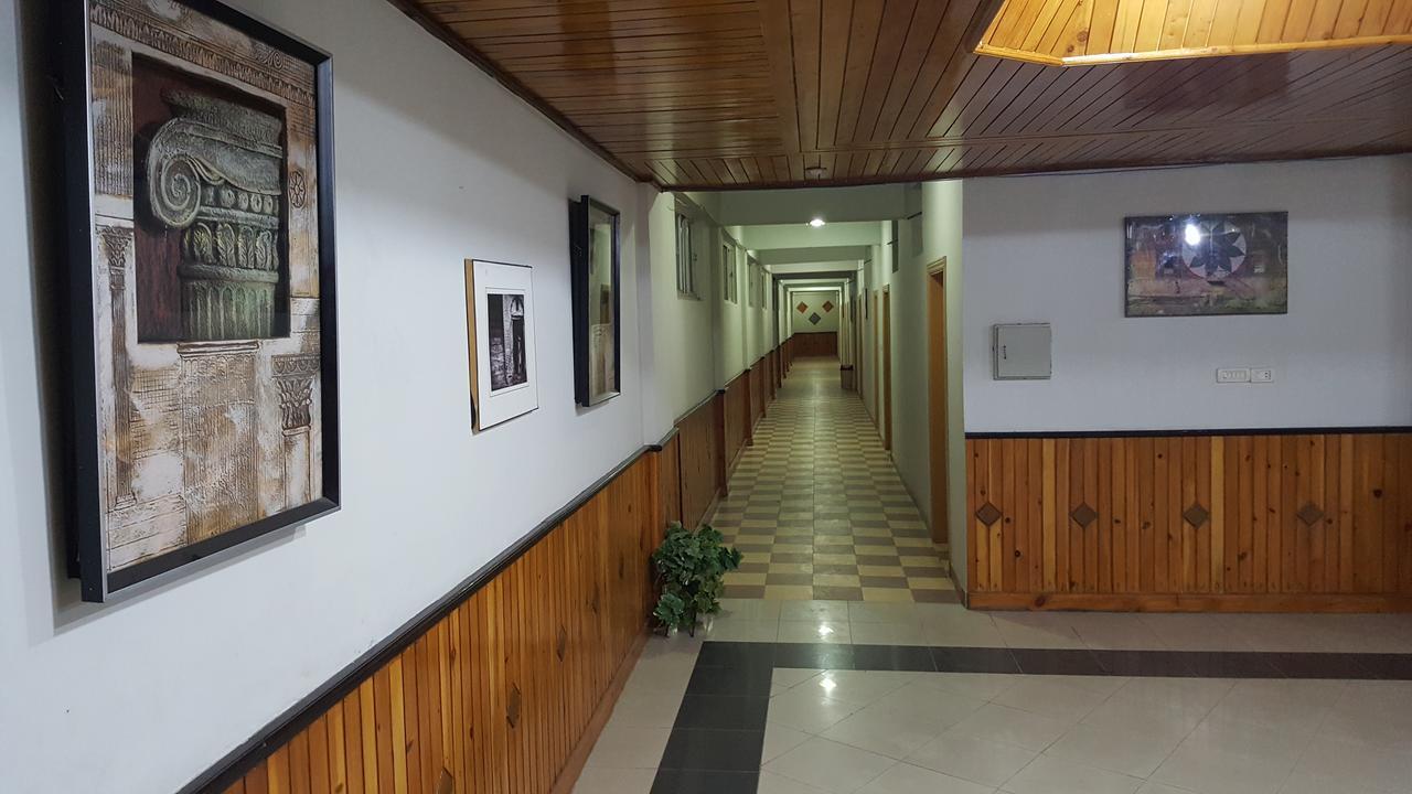 Pine Top Hotels Наран Екстериор снимка