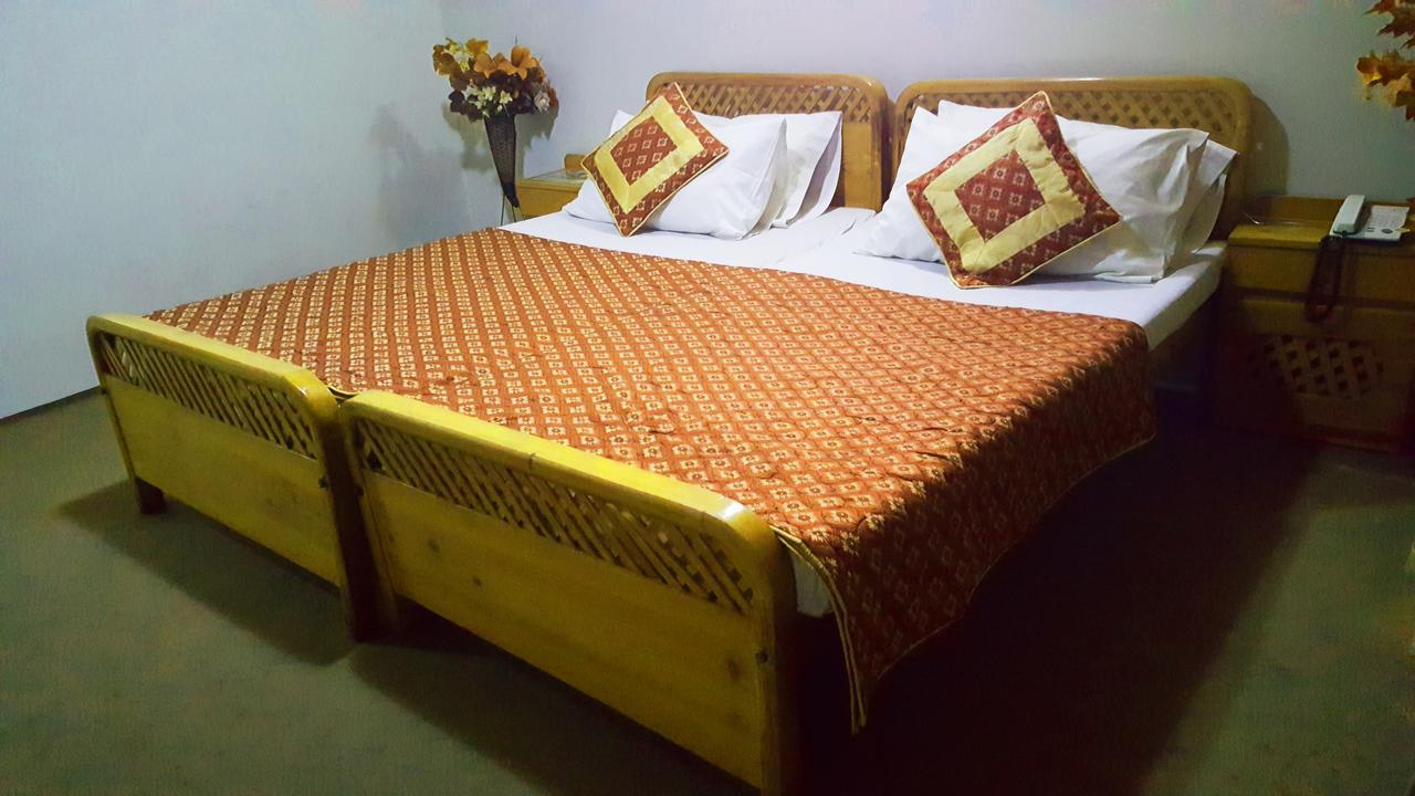 Pine Top Hotels Наран Екстериор снимка