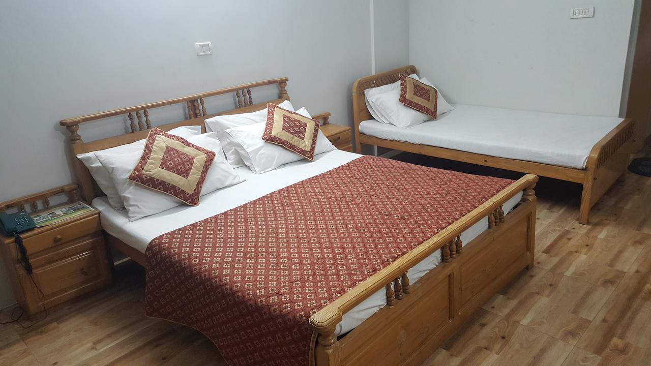 Pine Top Hotels Наран Екстериор снимка