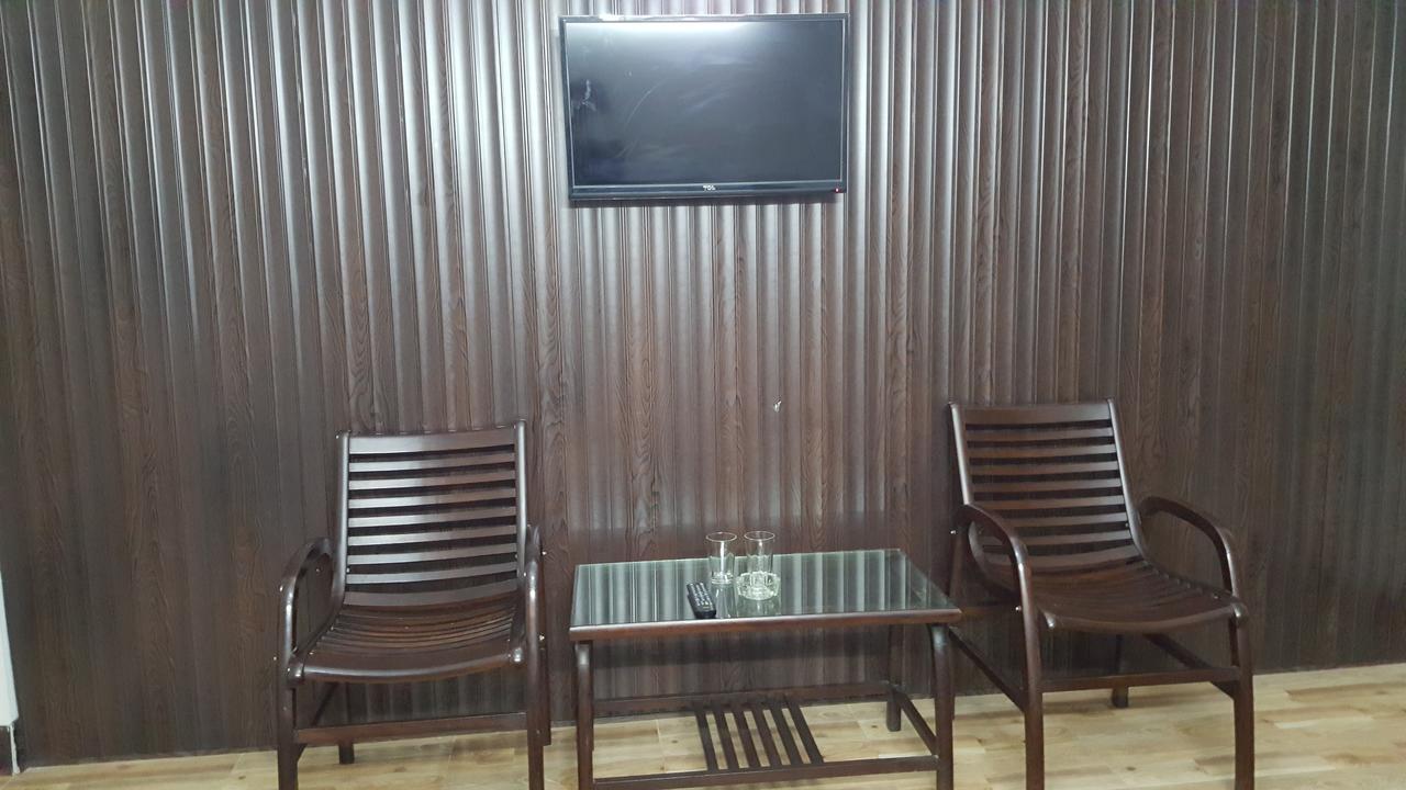 Pine Top Hotels Наран Екстериор снимка