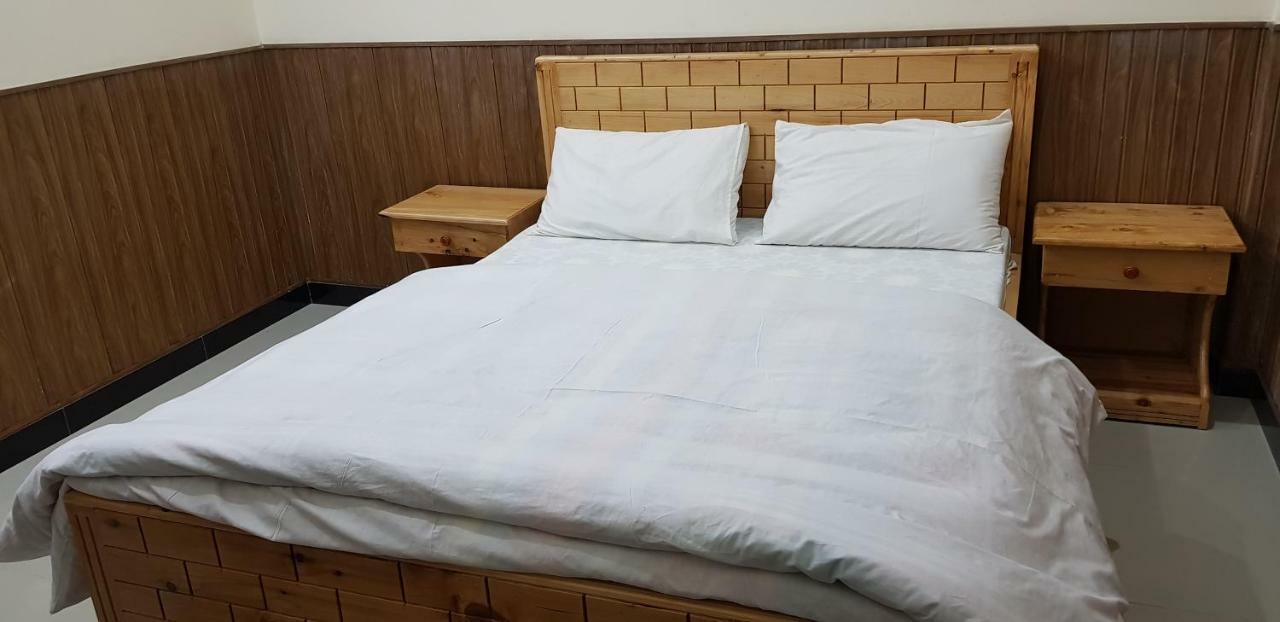 Pine Top Hotels Наран Екстериор снимка