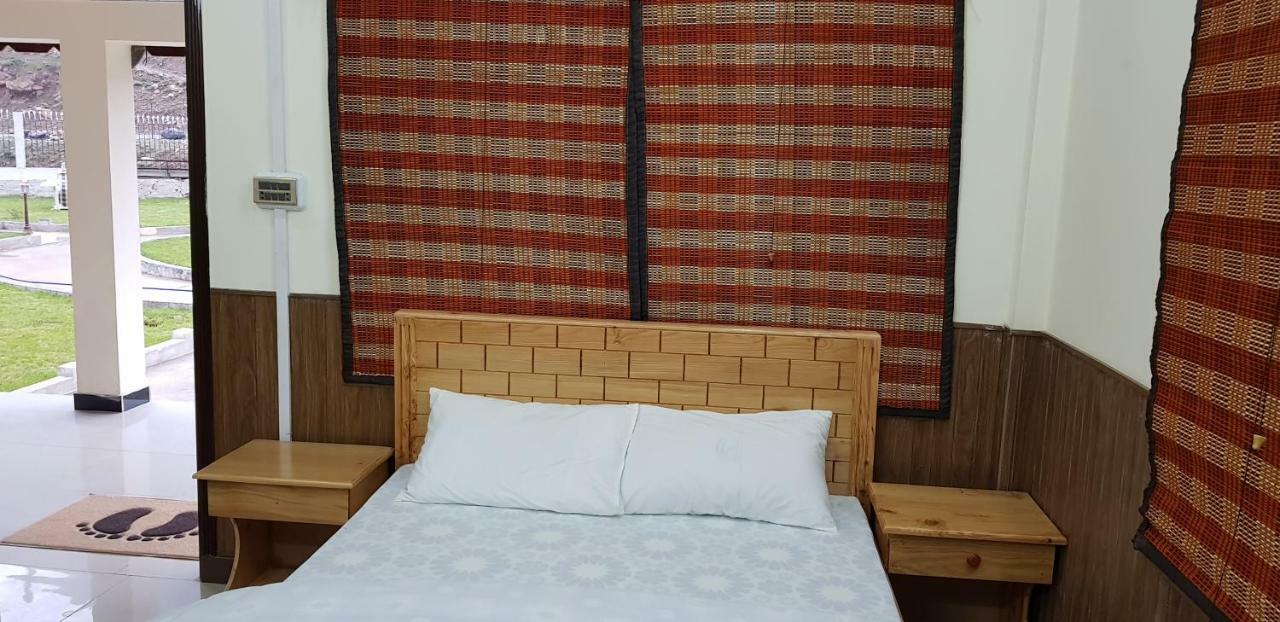 Pine Top Hotels Наран Екстериор снимка